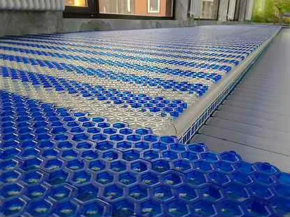 تصویر 4 از کف‌ پوش پلاستیکی مشبک ضد لغزش و ایمن برای محیط‌ های مرطوب